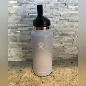 Hydro Flask Frosted White Bottle with Black Lid 32oz Wide Mouth